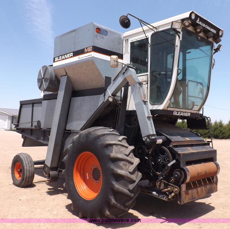 image for item K3977 1977 Gleaner M2 combine