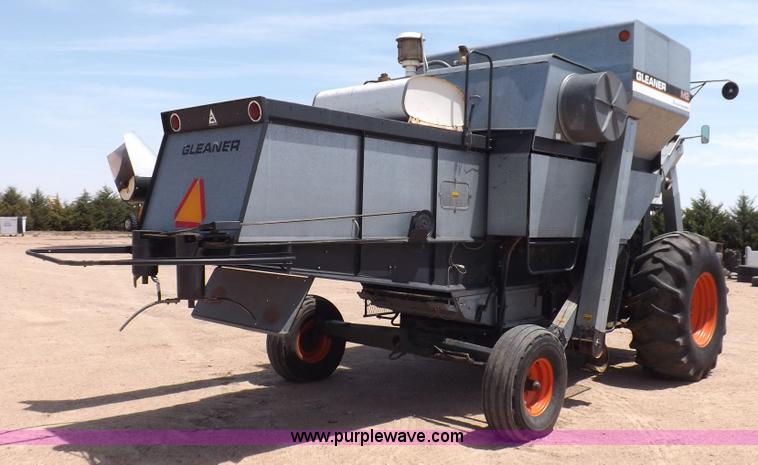 image for item K3977 1977 Gleaner M2 combine