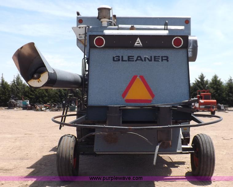 image for item K3977 1977 Gleaner M2 combine