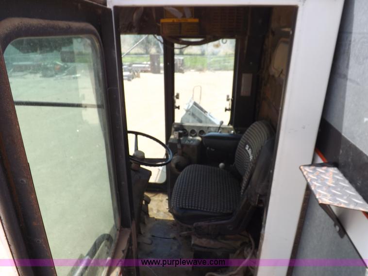 image for item K3977 1977 Gleaner M2 combine