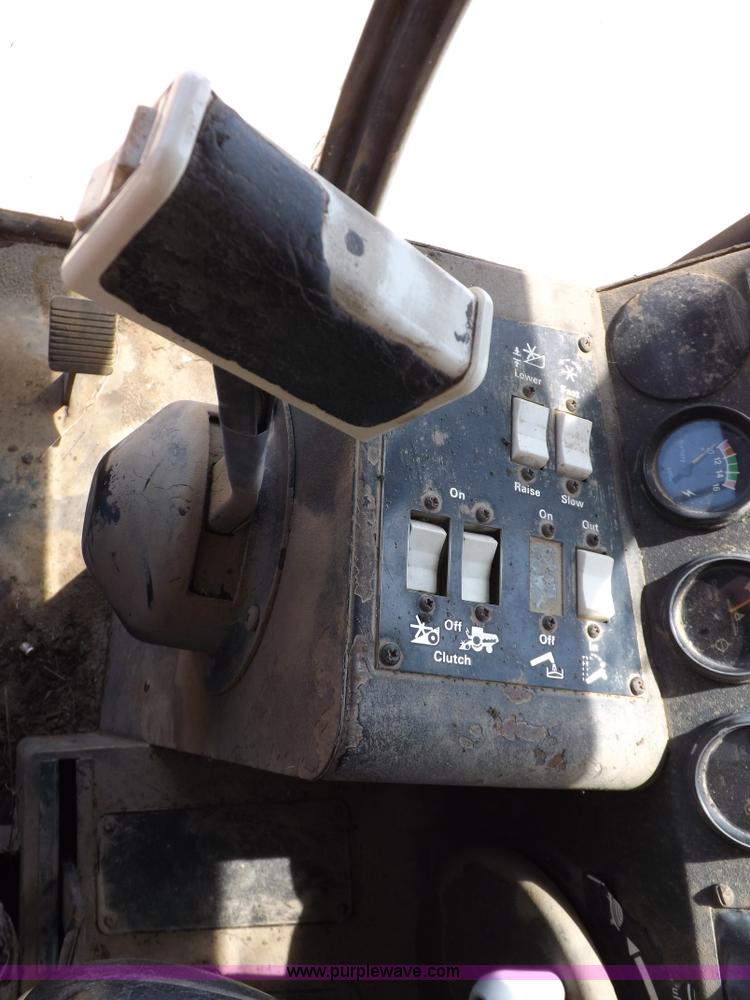 image for item K3977 1977 Gleaner M2 combine