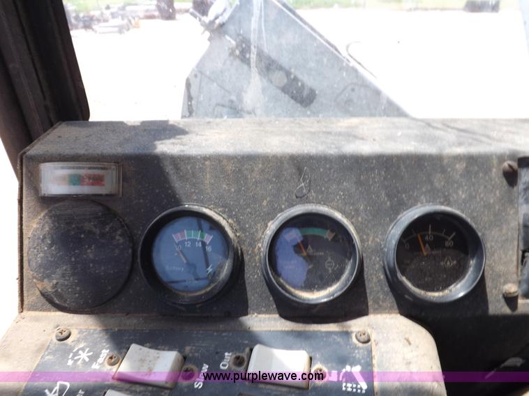 image for item K3977 1977 Gleaner M2 combine