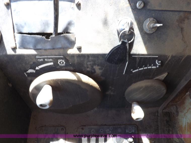 image for item K3977 1977 Gleaner M2 combine