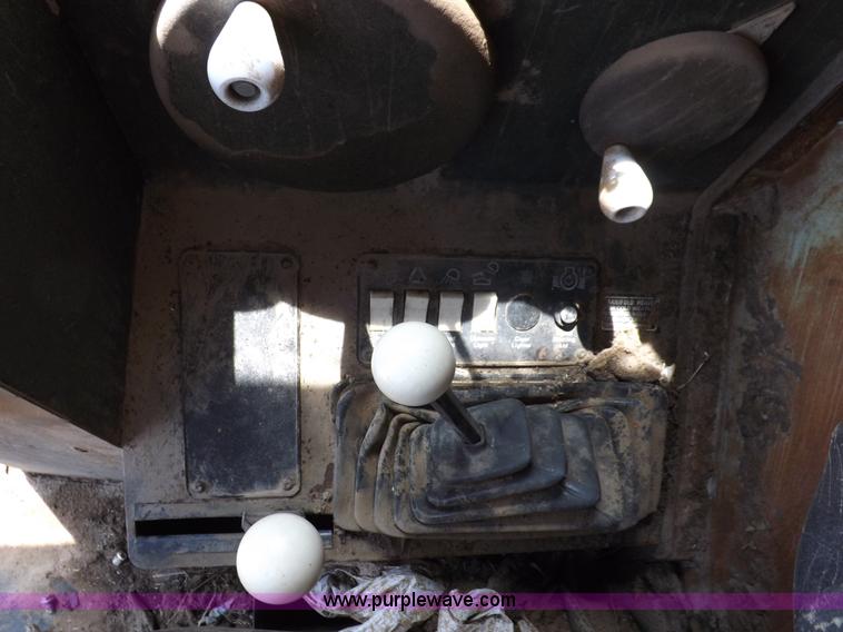 image for item K3977 1977 Gleaner M2 combine