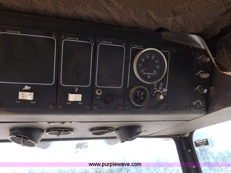 image for item K3977 1977 Gleaner M2 combine