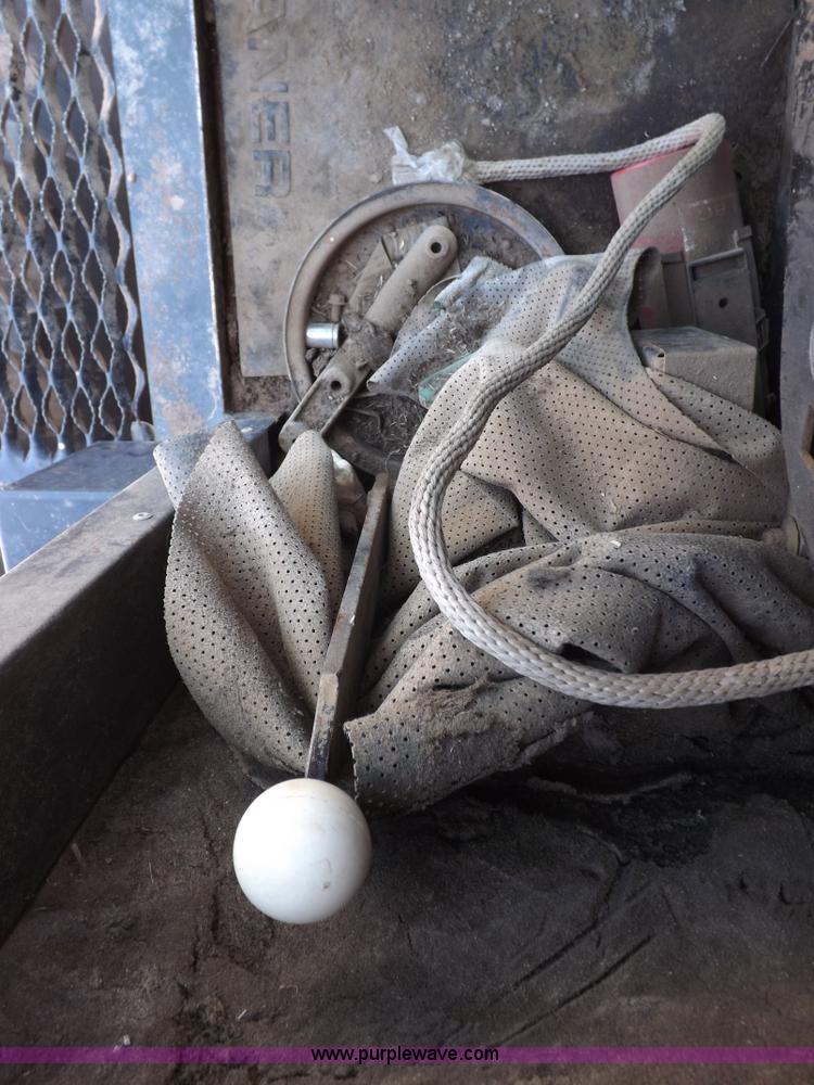 image for item K3977 1977 Gleaner M2 combine