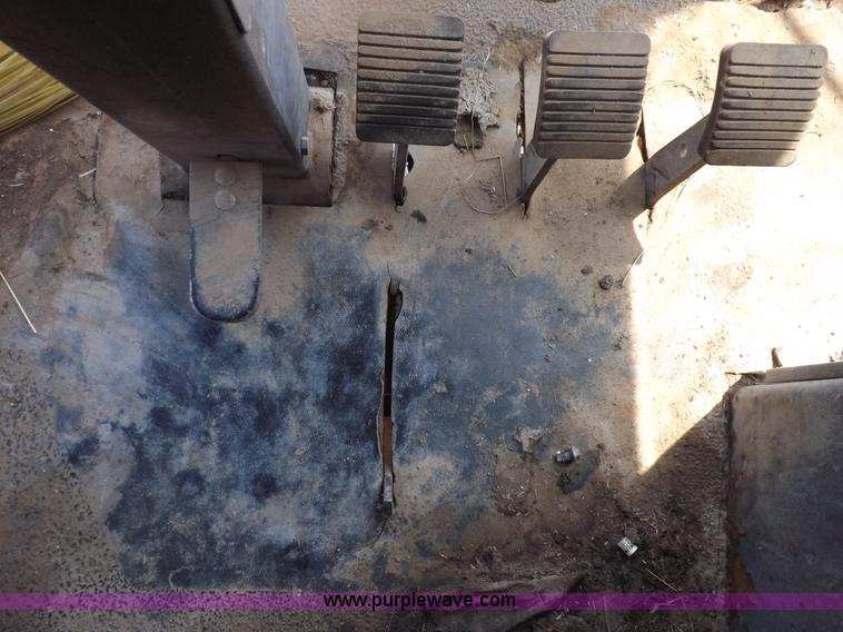 image for item K3977 1977 Gleaner M2 combine