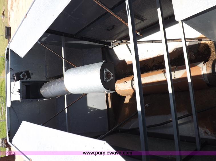 image for item K3977 1977 Gleaner M2 combine