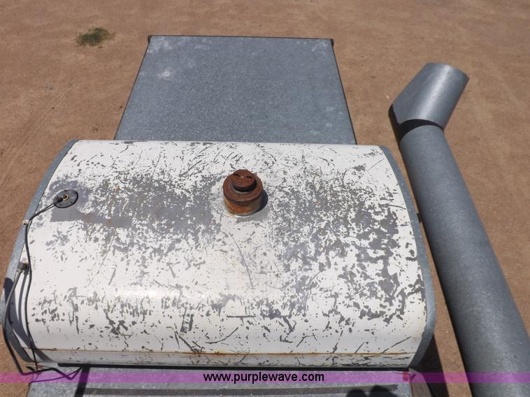 image for item K3977 1977 Gleaner M2 combine