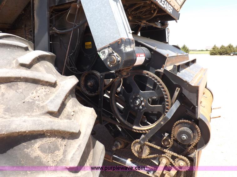 image for item K3977 1977 Gleaner M2 combine