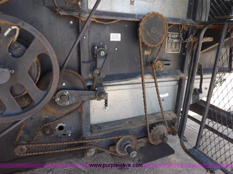 image for item K3977 1977 Gleaner M2 combine