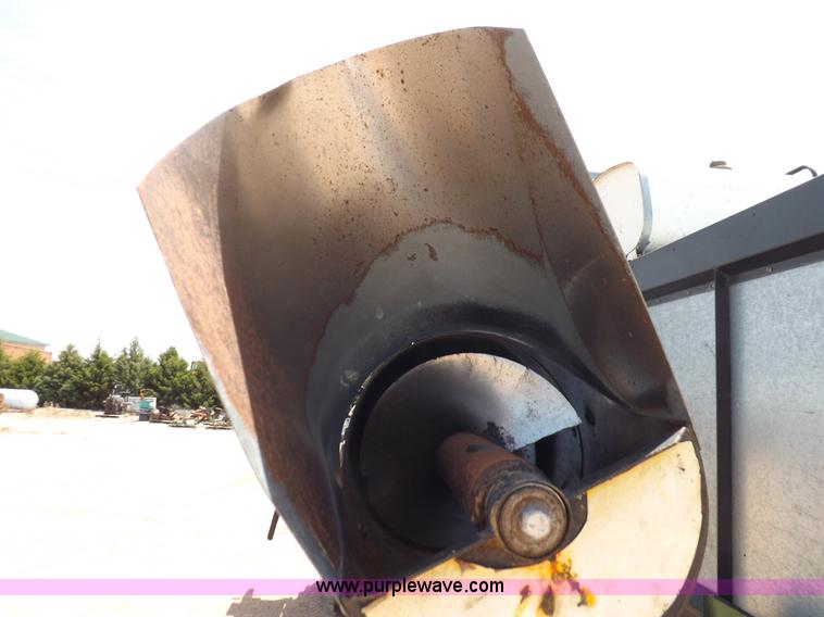 image for item K3977 1977 Gleaner M2 combine