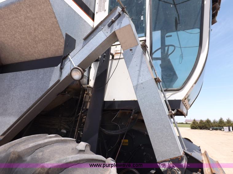 image for item K3977 1977 Gleaner M2 combine