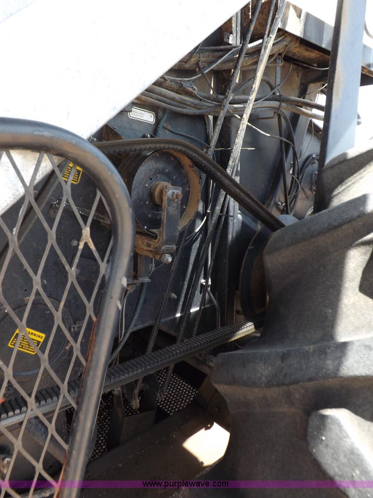 image for item K3977 1977 Gleaner M2 combine