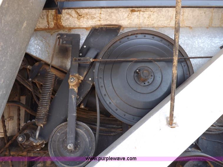 image for item K3977 1977 Gleaner M2 combine