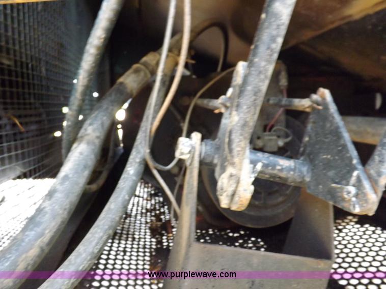 image for item K3977 1977 Gleaner M2 combine