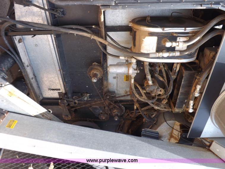 image for item K3977 1977 Gleaner M2 combine