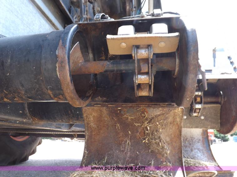 image for item K3977 1977 Gleaner M2 combine