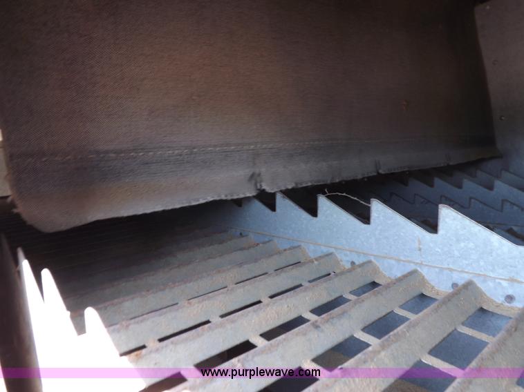 image for item K3977 1977 Gleaner M2 combine