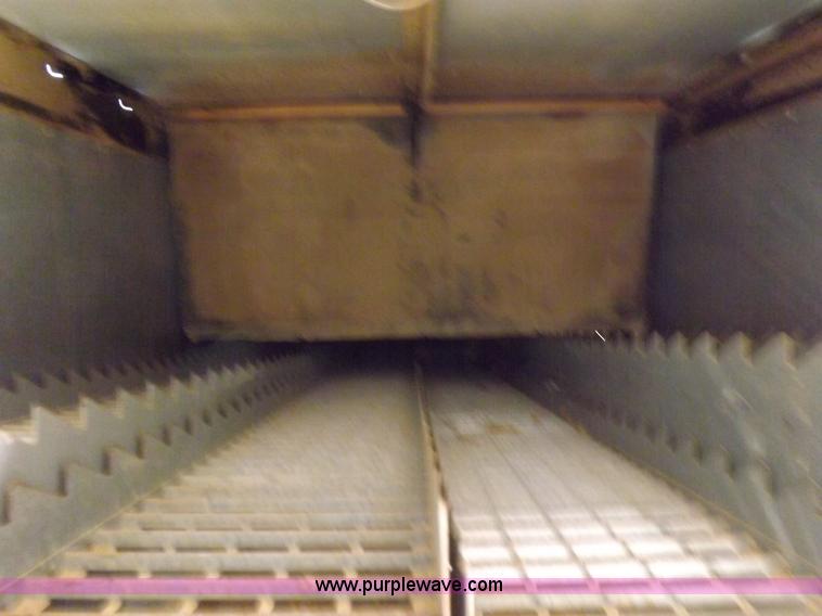 image for item K3977 1977 Gleaner M2 combine