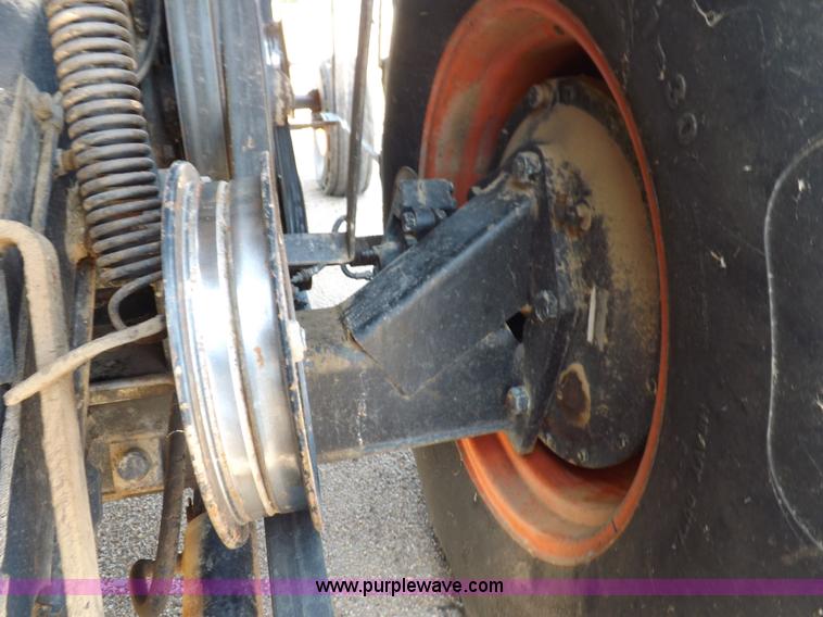 image for item K3977 1977 Gleaner M2 combine