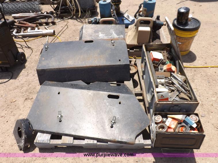 image for item K3977 1977 Gleaner M2 combine