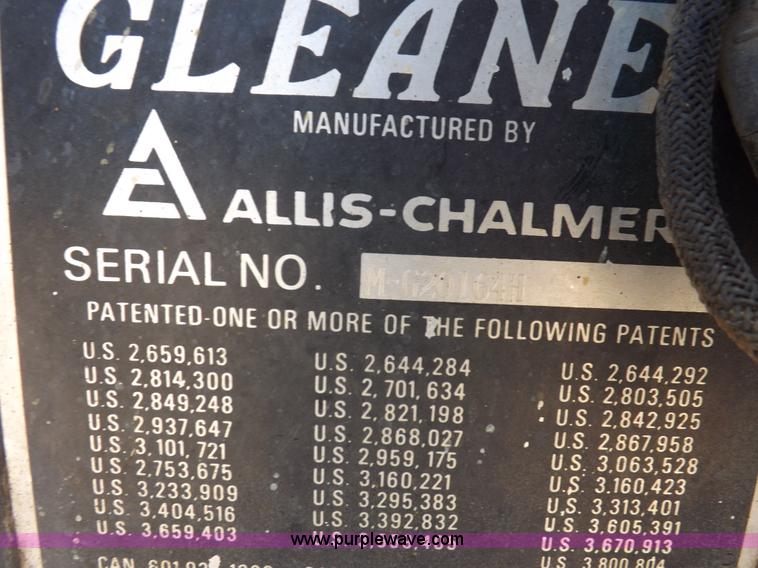 image for item K3977 1977 Gleaner M2 combine