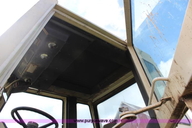 image for item K6885 1974 Case 1070 tractor