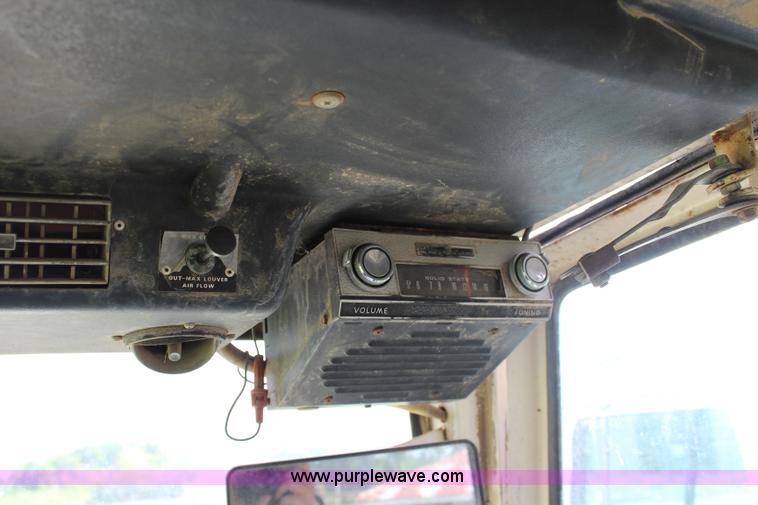 image for item K6885 1974 Case 1070 tractor