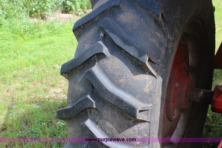 image for item K6885 1974 Case 1070 tractor