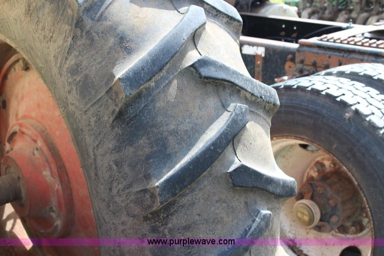 image for item K6885 1974 Case 1070 tractor