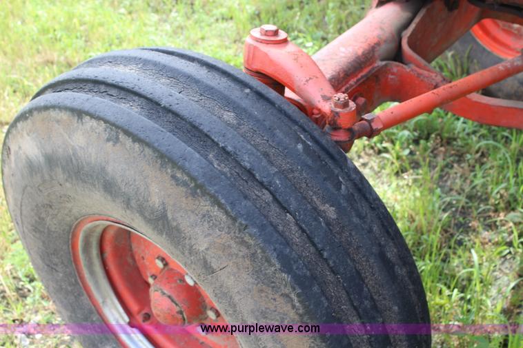 image for item K6885 1974 Case 1070 tractor