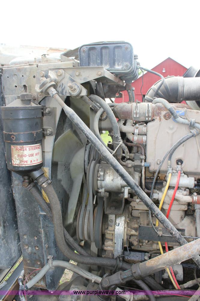 image for item K6991 1987 White WCM semi truck