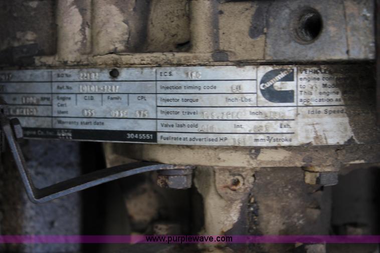 image for item K6991 1987 White WCM semi truck