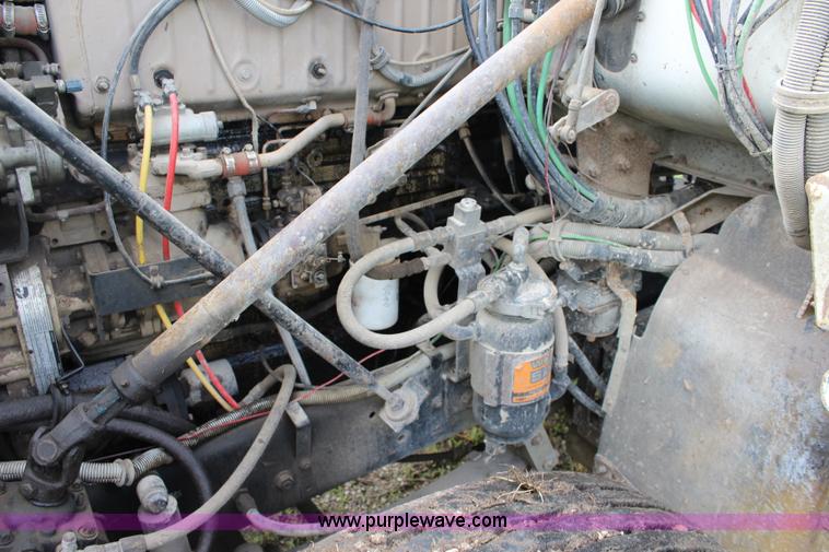 image for item K6991 1987 White WCM semi truck