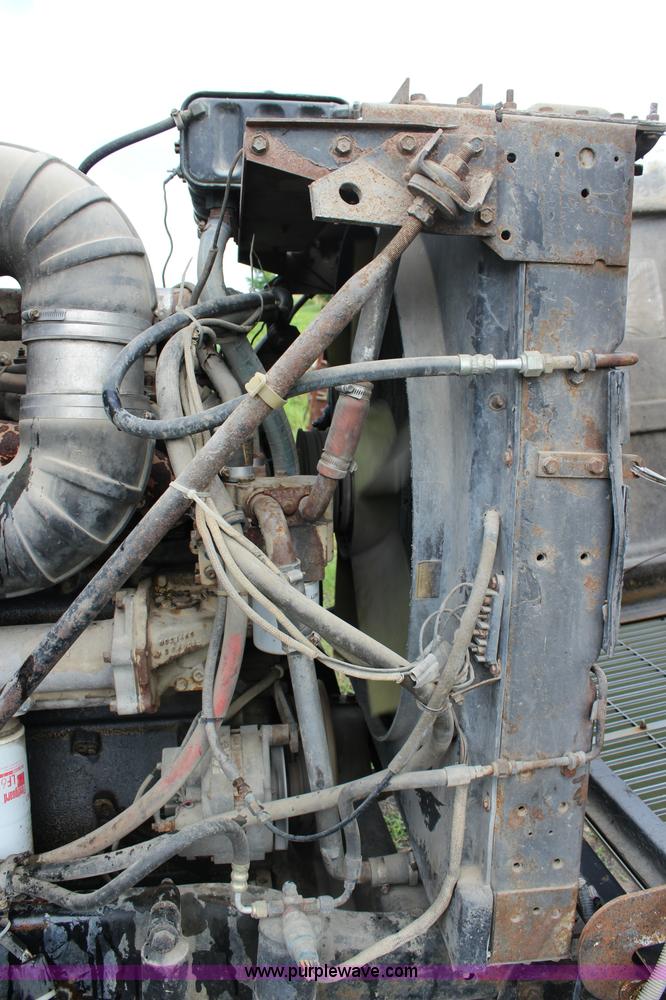 image for item K6991 1987 White WCM semi truck