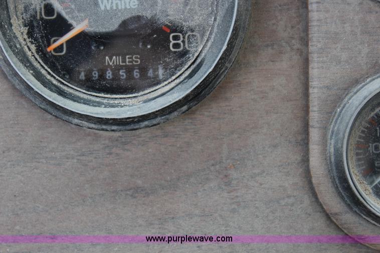 image for item K6991 1987 White WCM semi truck