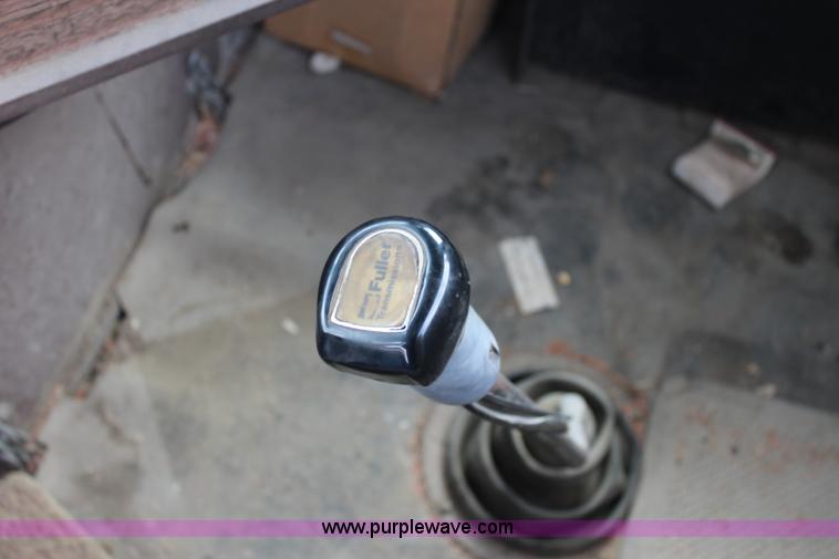 image for item K6991 1987 White WCM semi truck