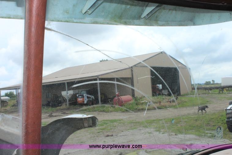 image for item K6991 1987 White WCM semi truck