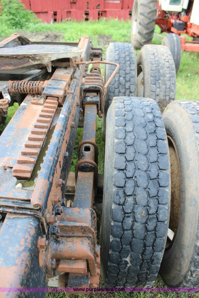 image for item K6991 1987 White WCM semi truck