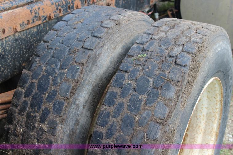 image for item K6991 1987 White WCM semi truck