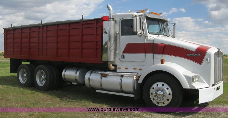 image for item K8614 1988 Kenworth T600 grain truck