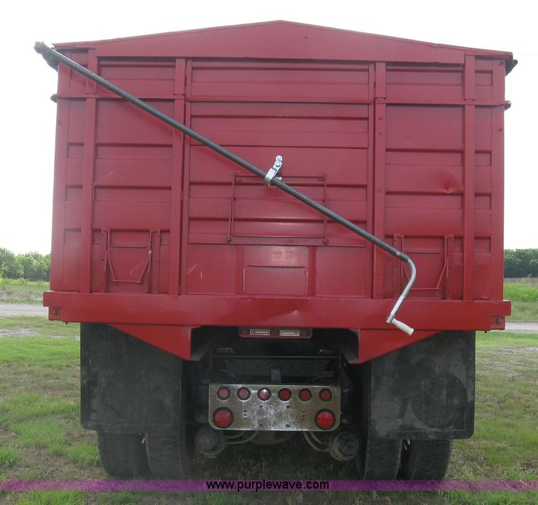image for item K8614 1988 Kenworth T600 grain truck