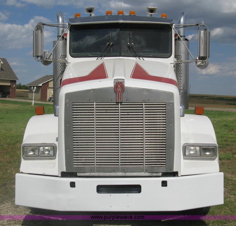 image for item K8614 1988 Kenworth T600 grain truck