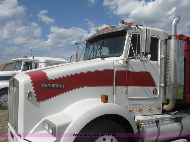 image for item K8614 1988 Kenworth T600 grain truck