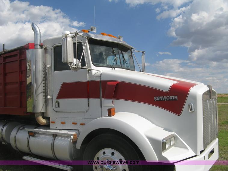 image for item K8614 1988 Kenworth T600 grain truck