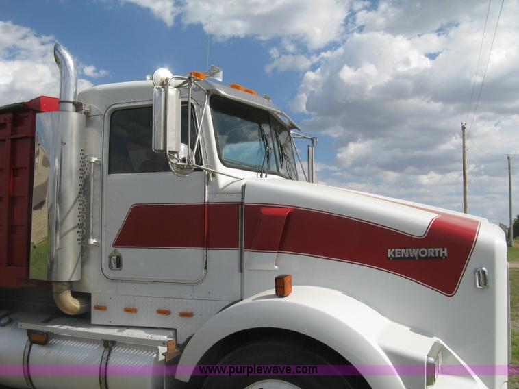 image for item K8614 1988 Kenworth T600 grain truck