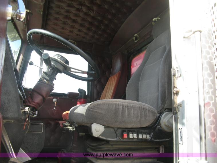 image for item K8614 1988 Kenworth T600 grain truck