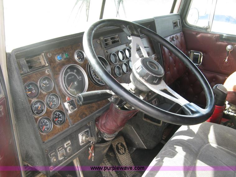 image for item K8614 1988 Kenworth T600 grain truck