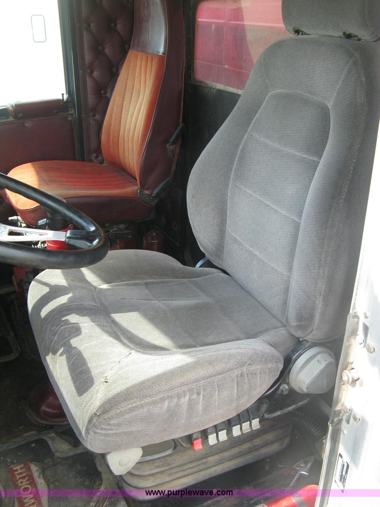 image for item K8614 1988 Kenworth T600 grain truck